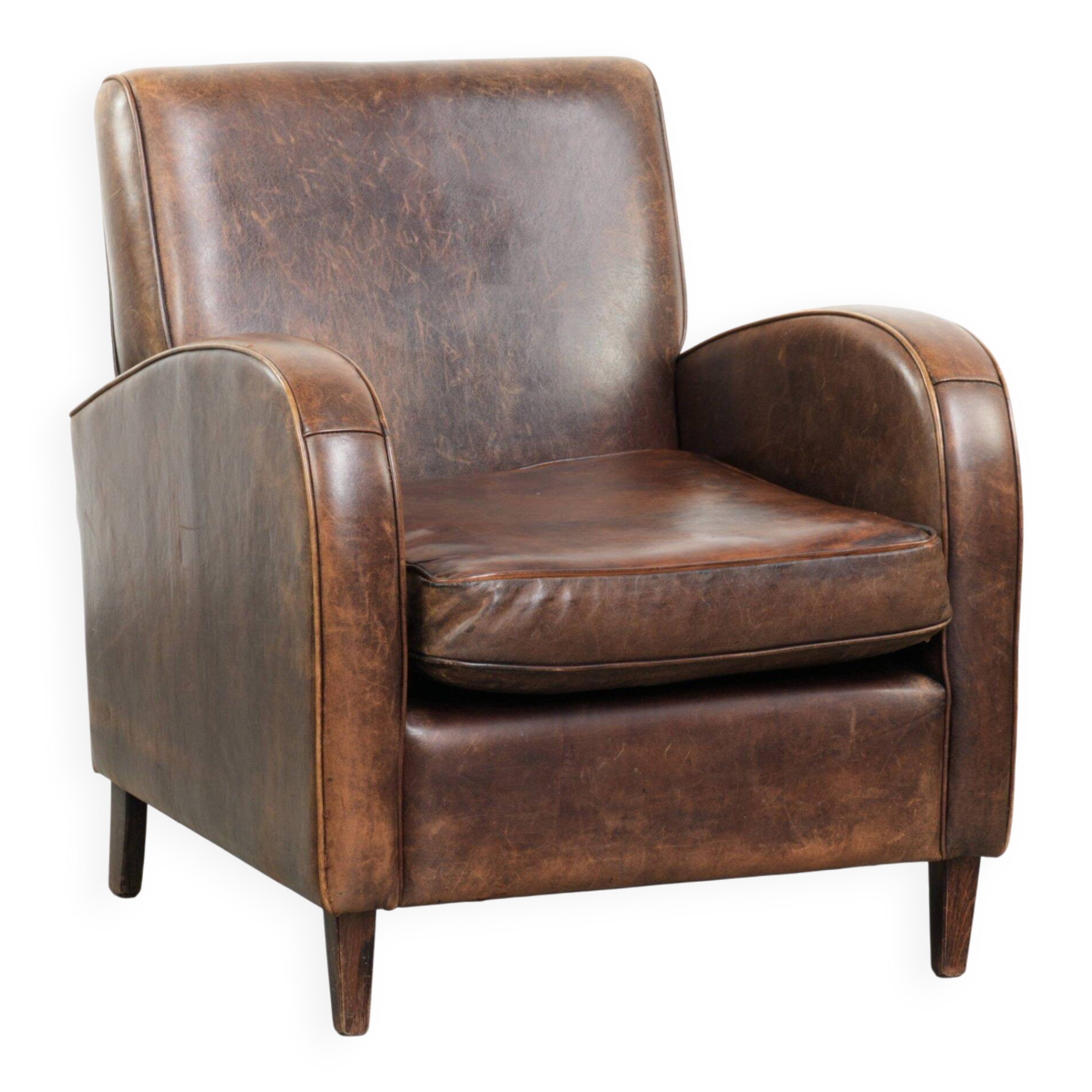 Sheepskin armchair with a timeless design and stunning warm colours