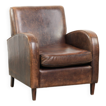 Sheepskin armchair with a timeless design and stunning warm colours