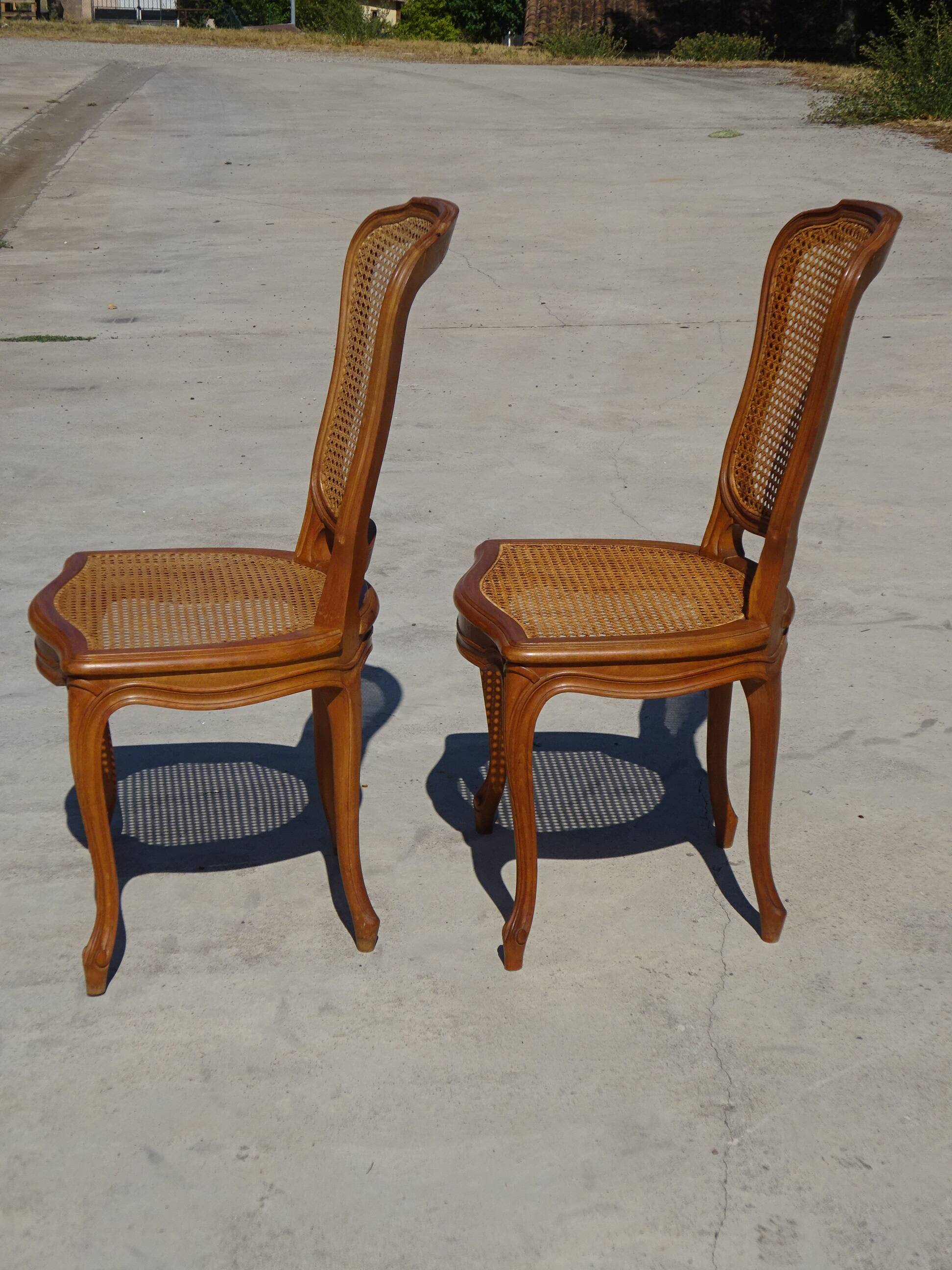 Paire de chaises en bois et cannage style Louis XV