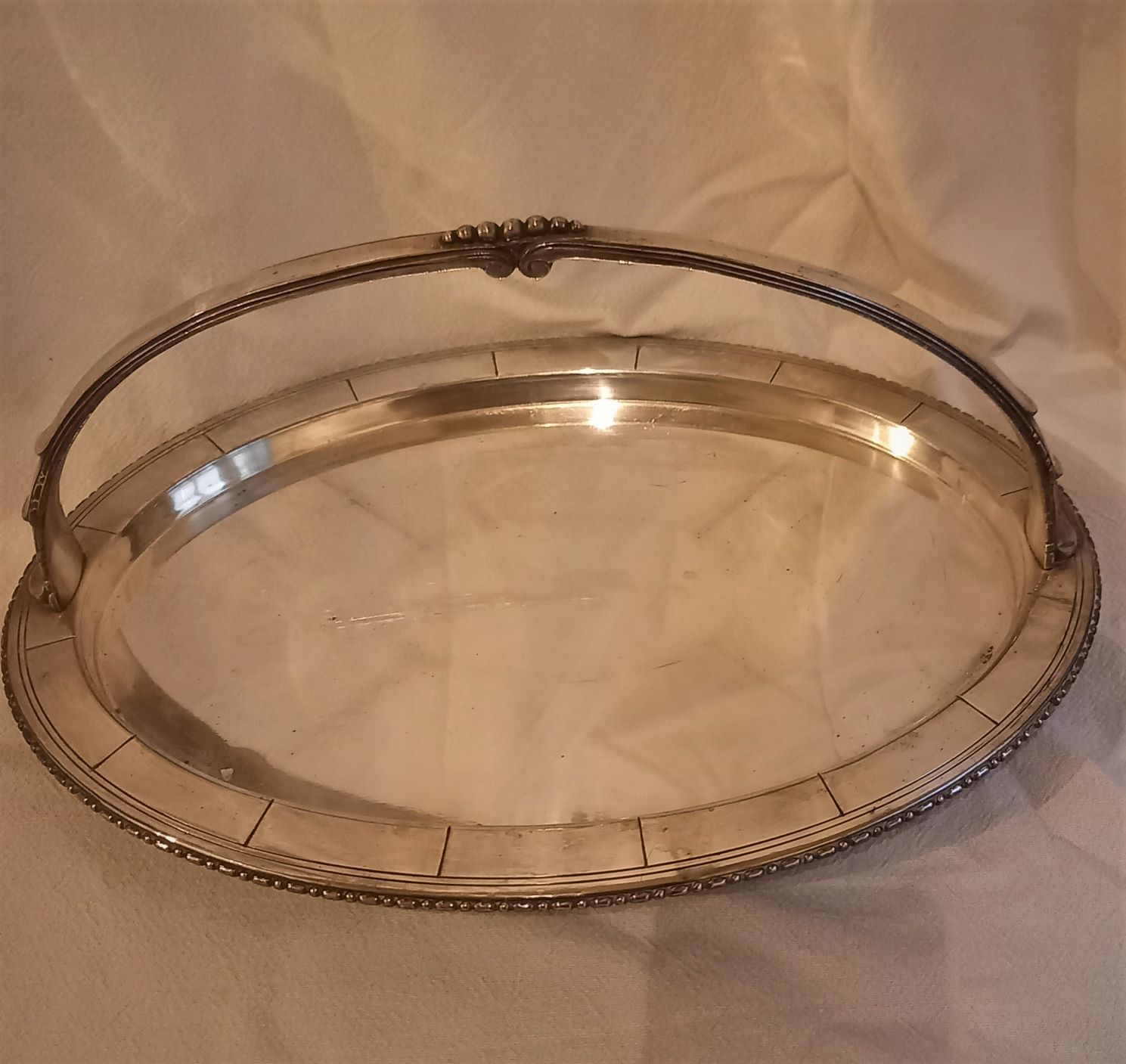 Serviteur, plateau à apéritif en métal argenté et verre taillé, années 1940-1950