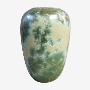 Ceramic vase iridescent decoration