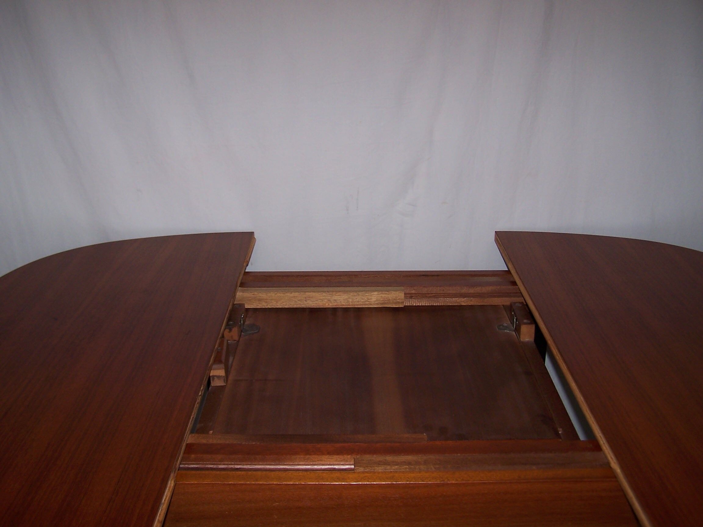 Table Trc 20 by Pierre Guariche, editions Huchers Minvielle 60