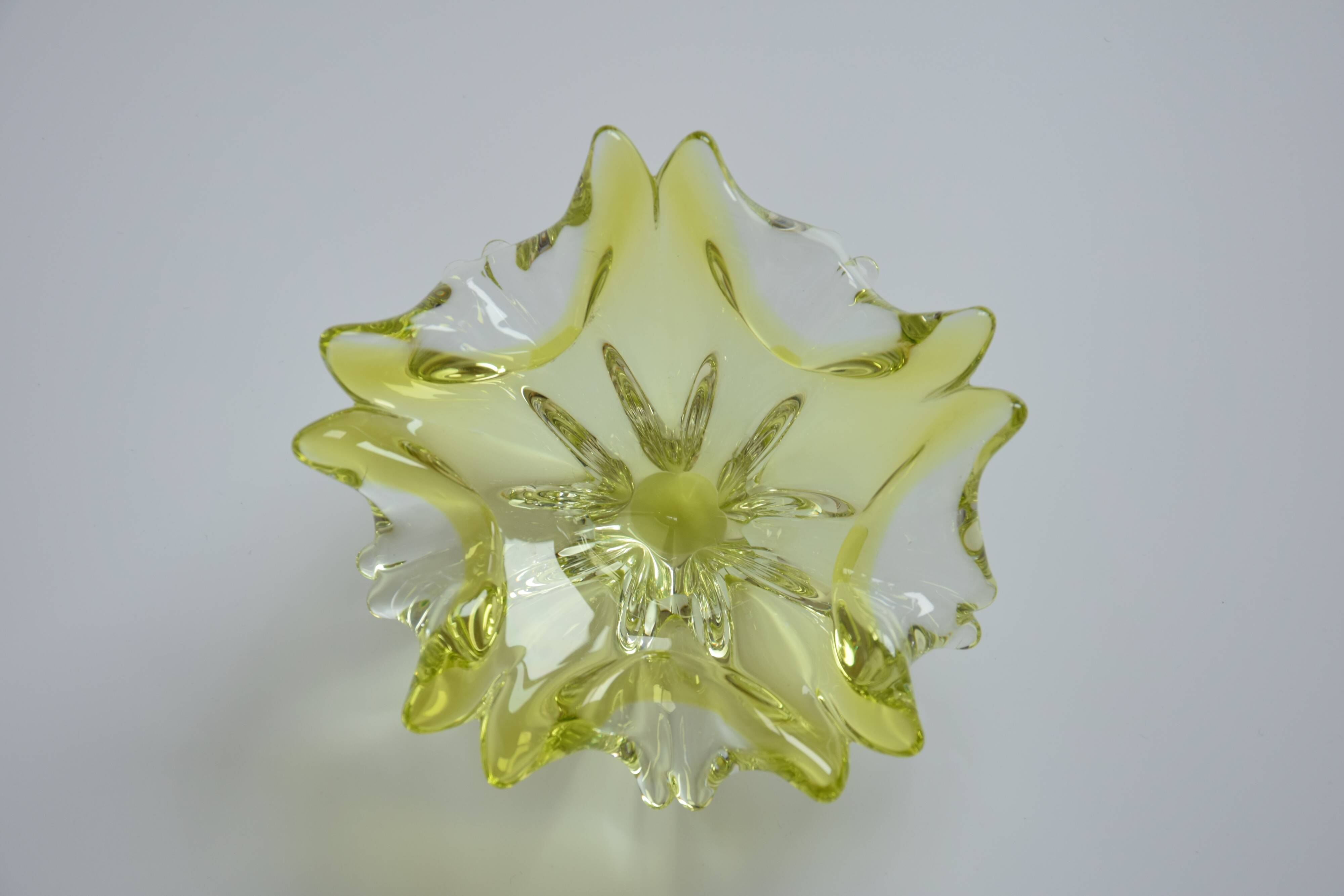 Jaroslav Taraba Art Glass Ashtray Bowl, Lednické Rovné Czechoslovakia