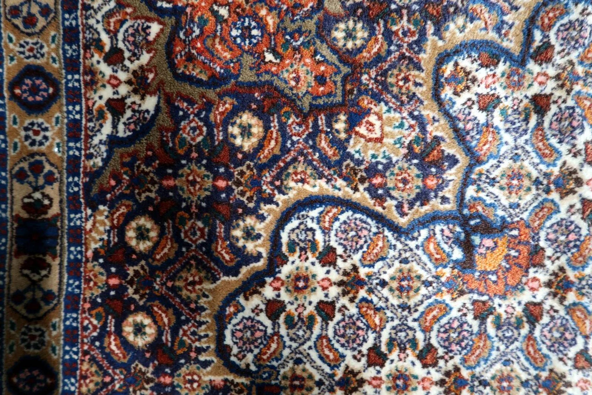 Tapis médaillon en laine fait main des années 1940, ivoire et marine, 212 × 312 cm