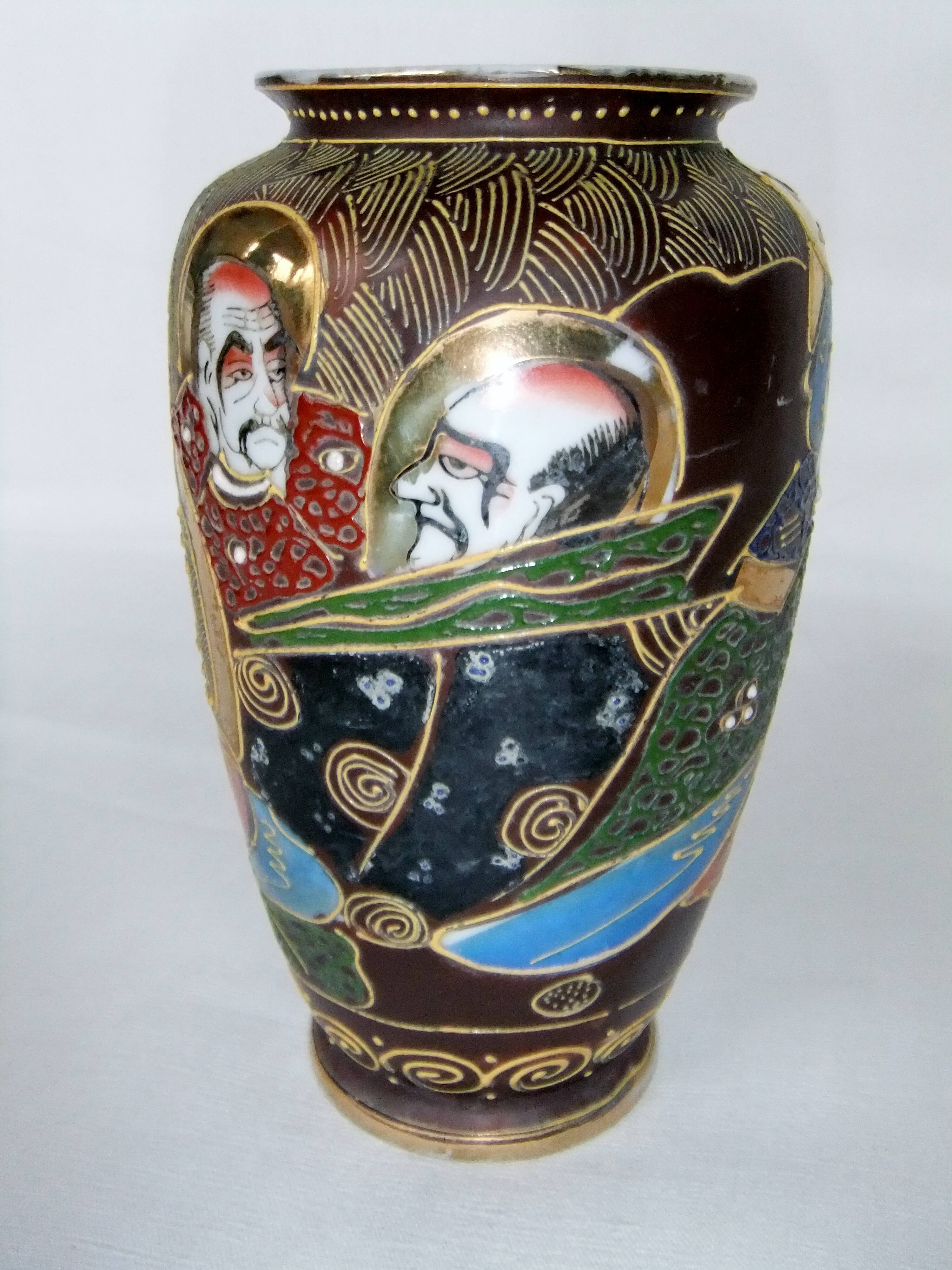 Vase of Japan Satsuma enamelled signature red stamp porcelain