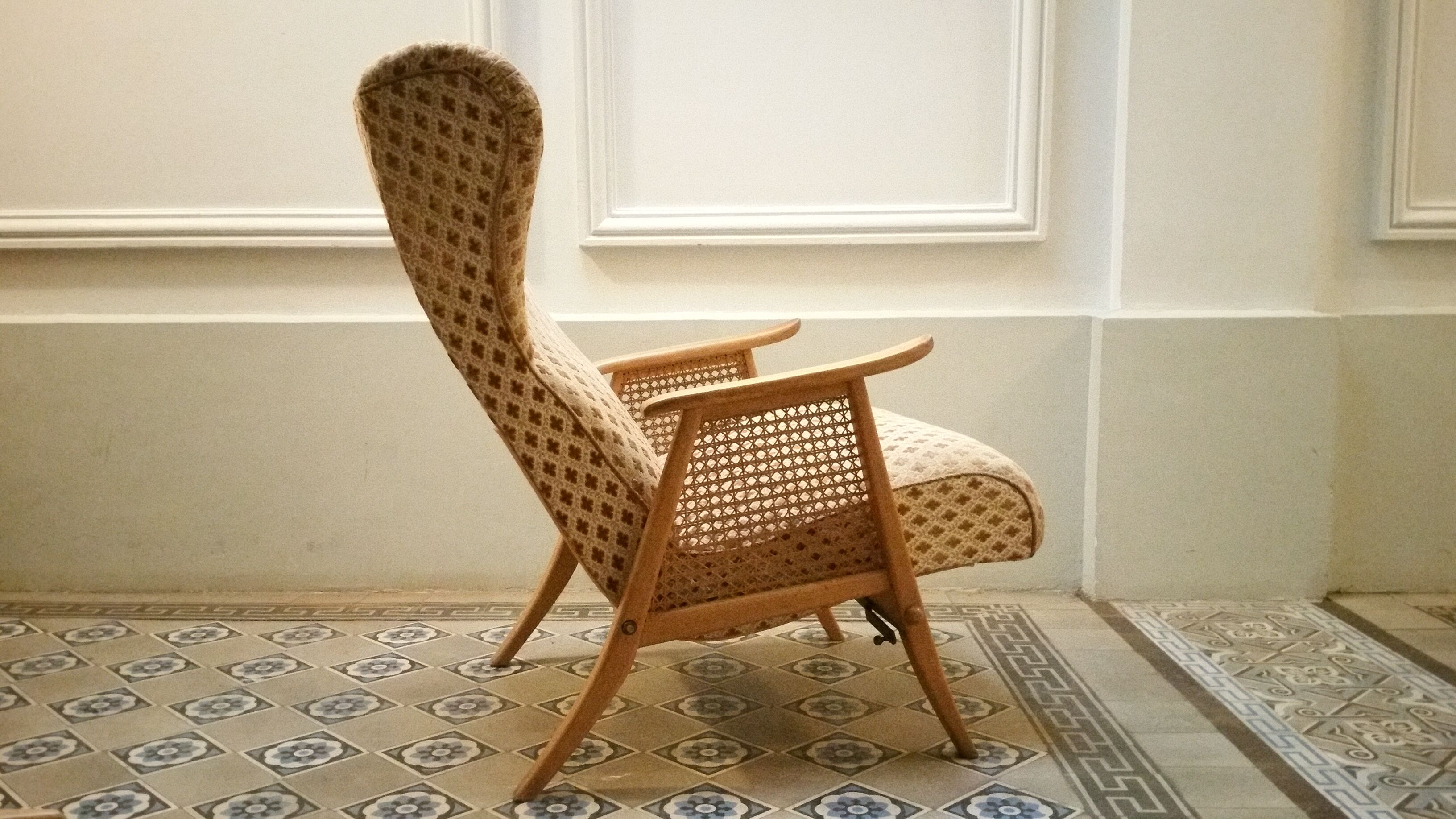 Chair wing chair has ears and has system relaxation 50/60s