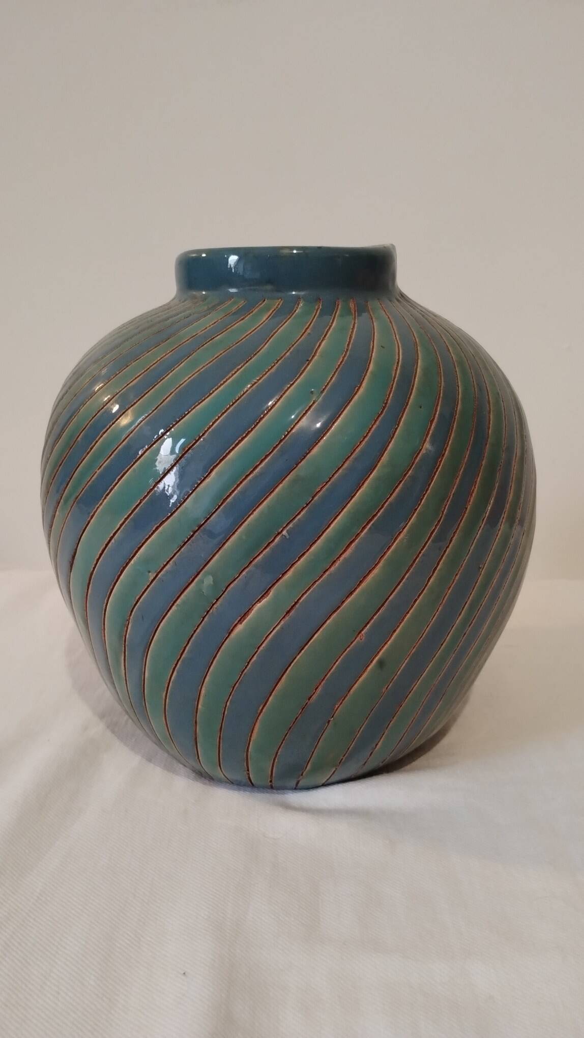 Two-tone glazed ceramic vase