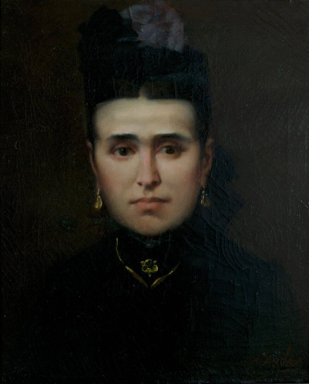 Beau portrait du 19e siècle d'une jeune femme en robe à ruban bleu.