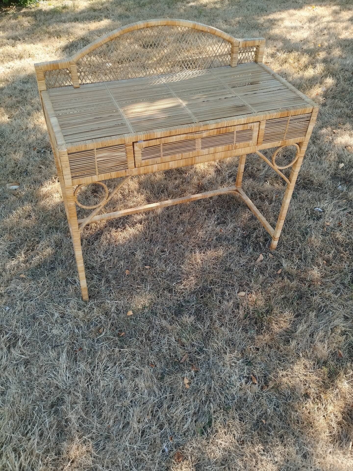 Bureau ancien en rotin osier vintage