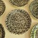 12 assiettes plates moucheté noir manufacture Chantilly France