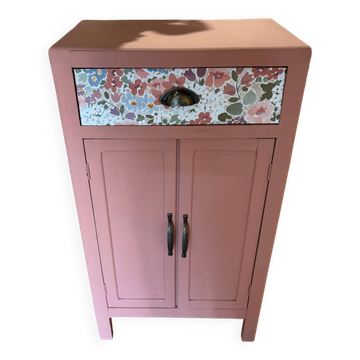 Meuble d’appoint rose blush