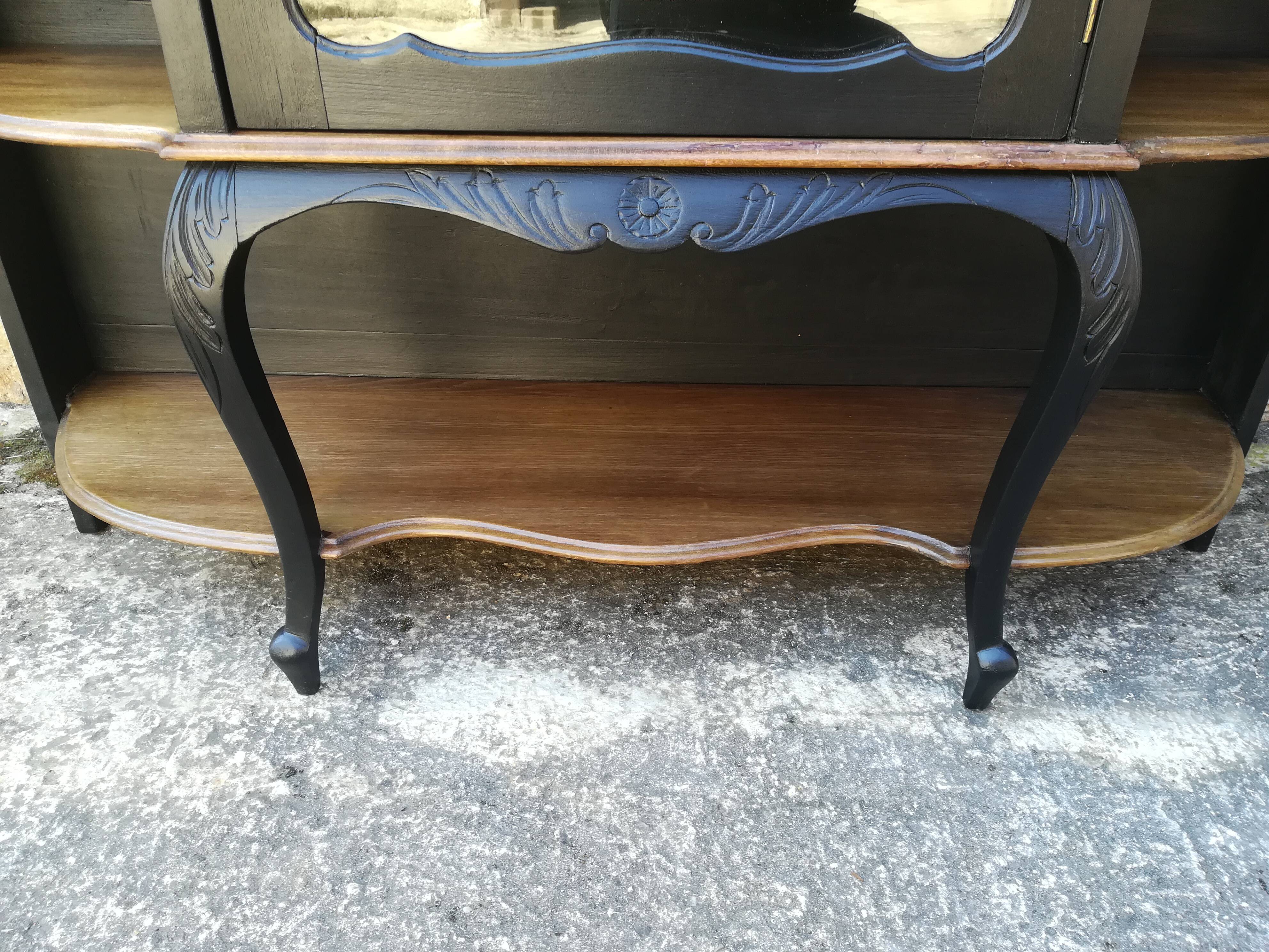 Napoleon III showcase shelf