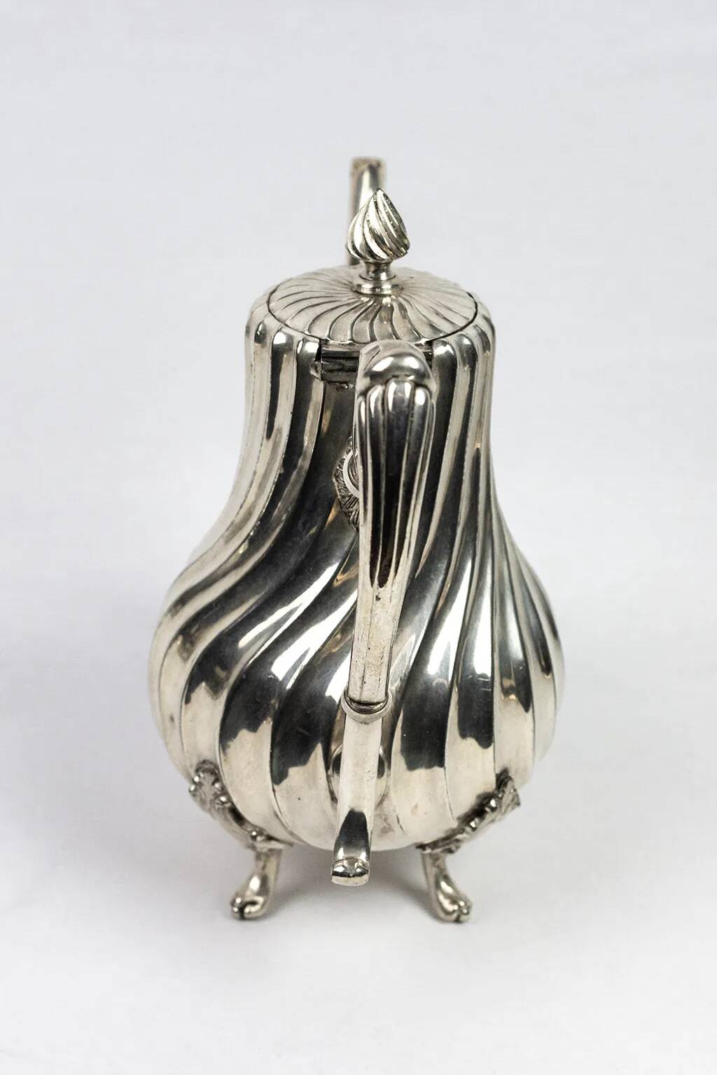 Silver-plated metal verseuse with twisted ribs – Victor Saglier, Paris, late 19th century.
