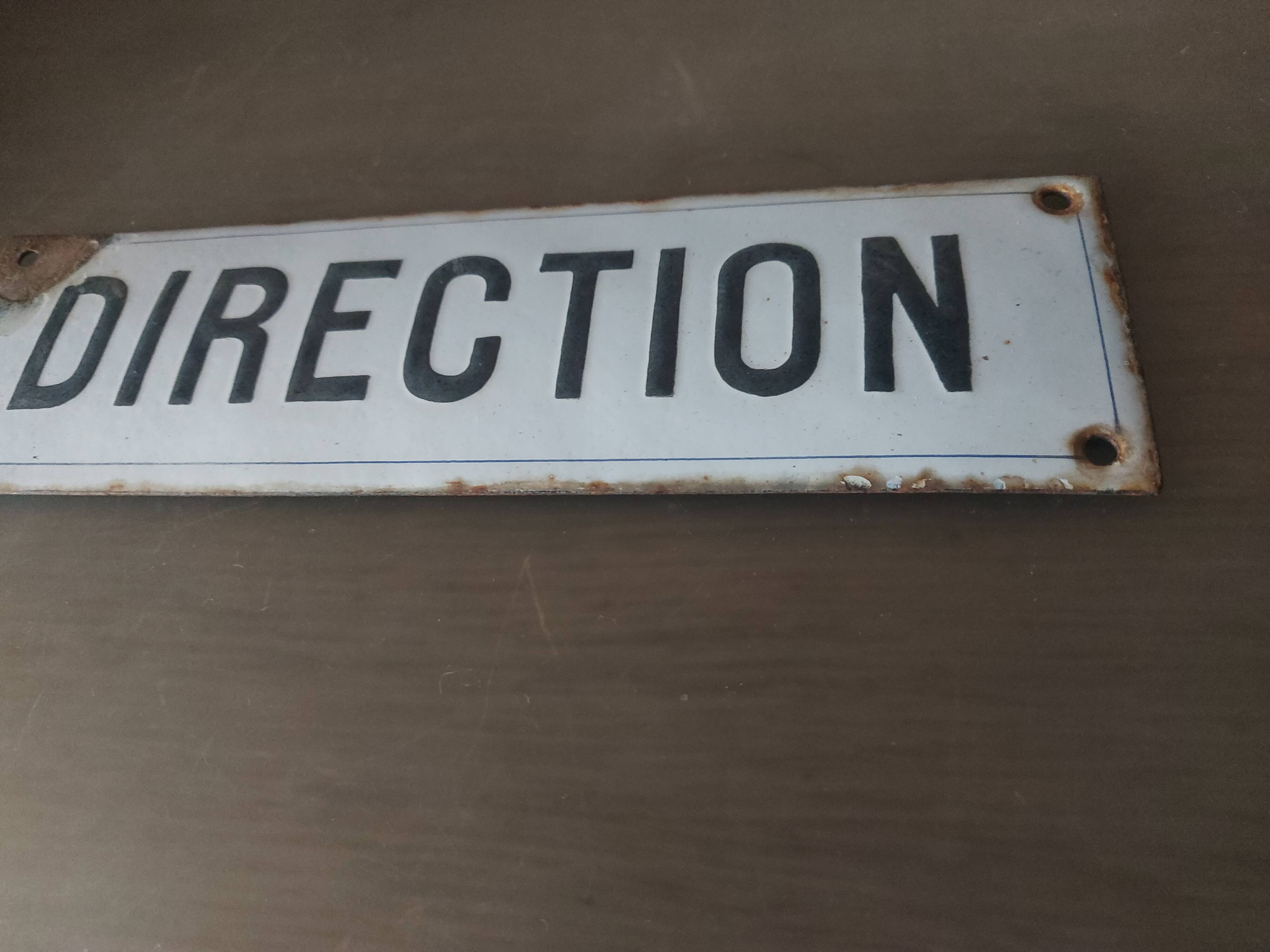 Curved enamel plate direction