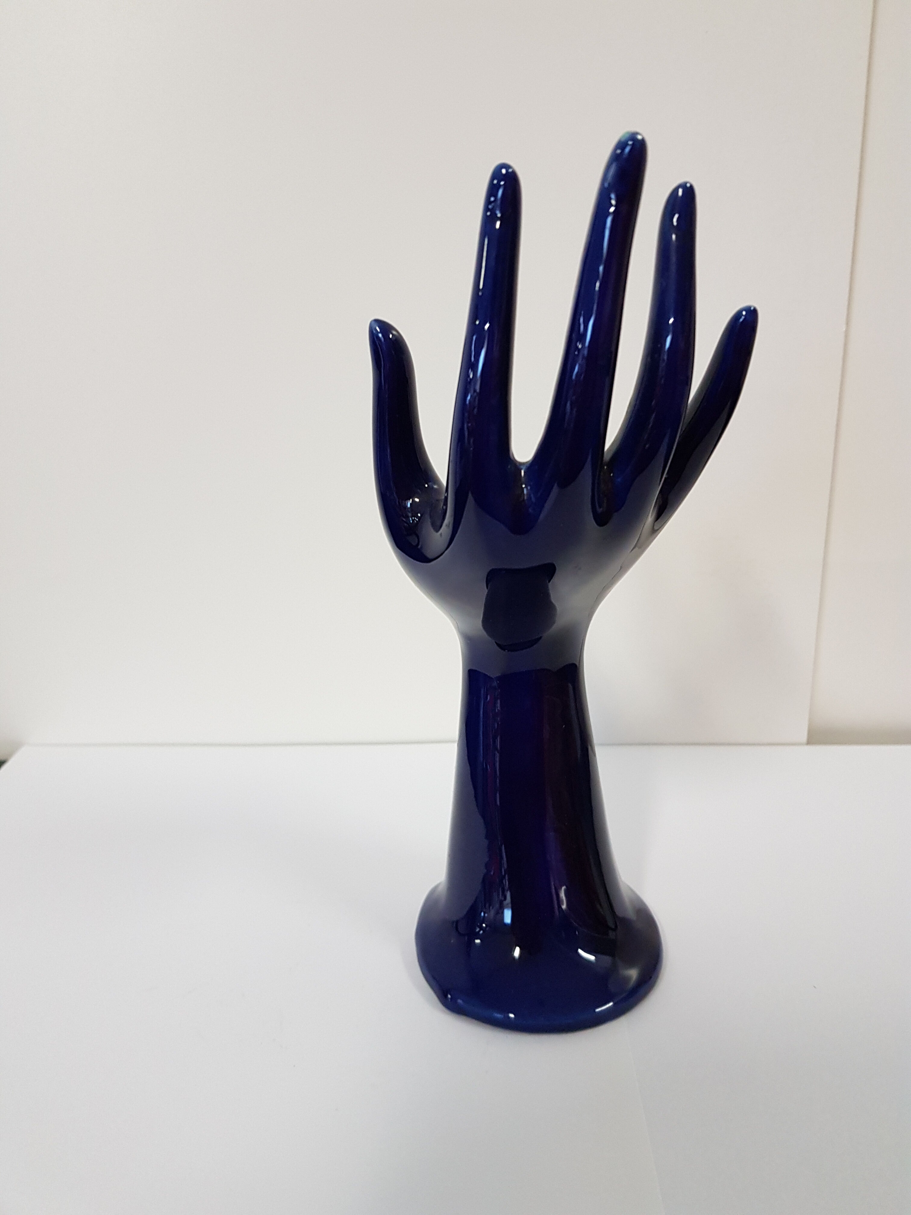 Hand baguier in navy blue faience