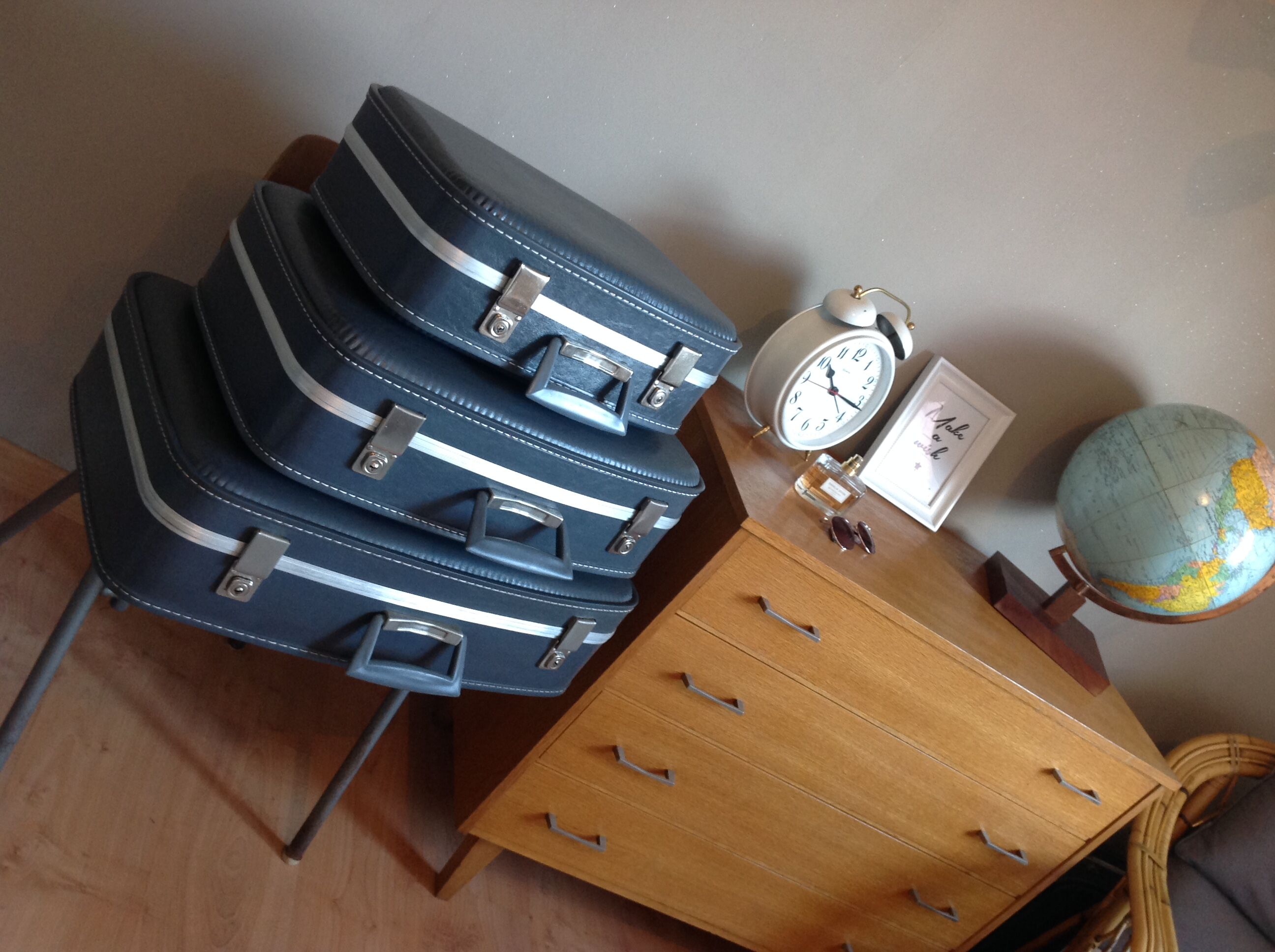 Set of three grey air hostess suitcases / vintage 60s-70s