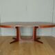 Table ovale en orme style scandinave pied central avec rallonges