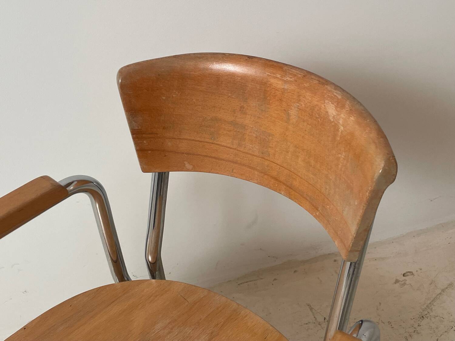 Fauteuil cantilever B261 par Émile Guillot édition Thonet