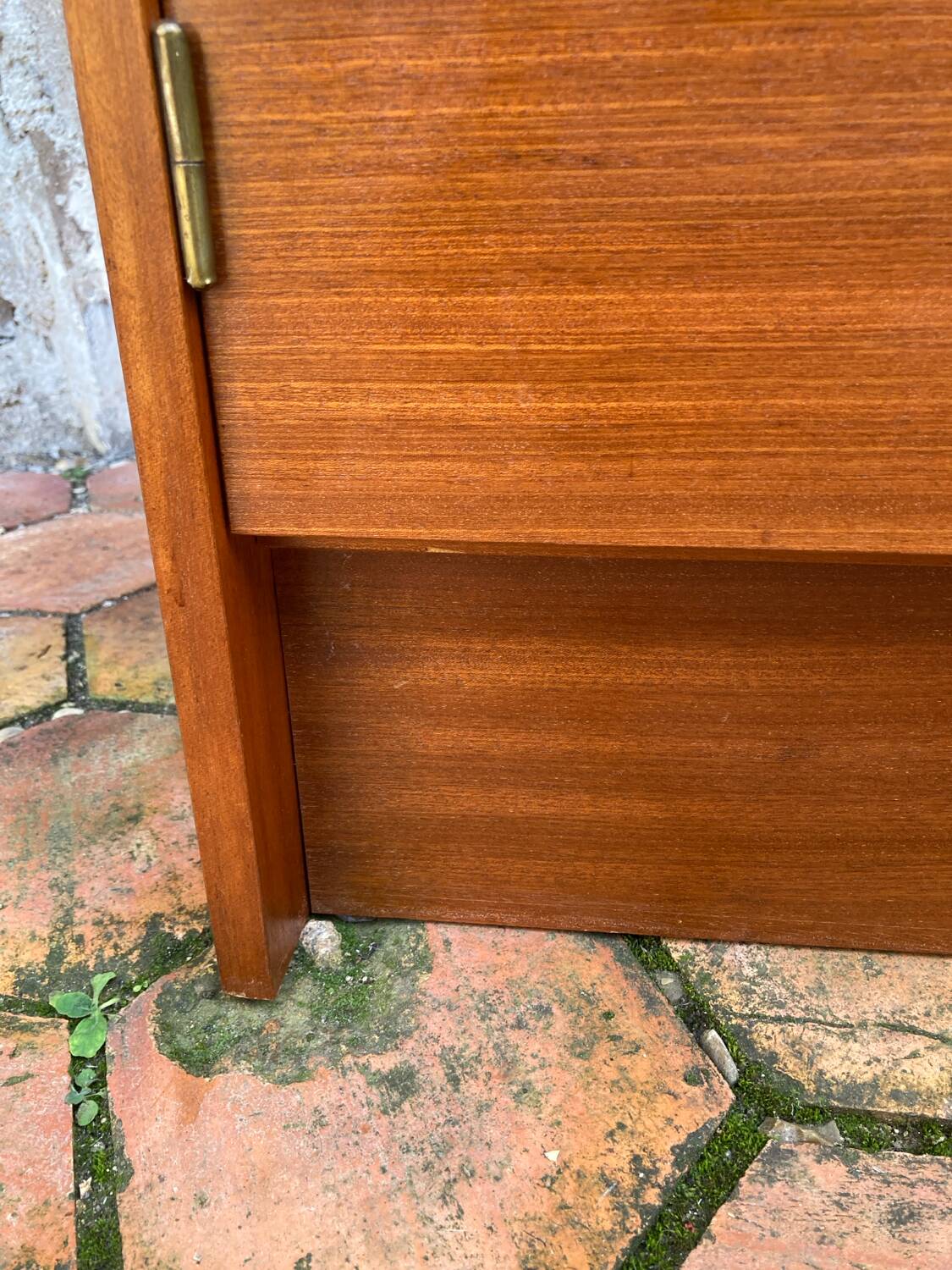 Vintage 1960s display cabinet.