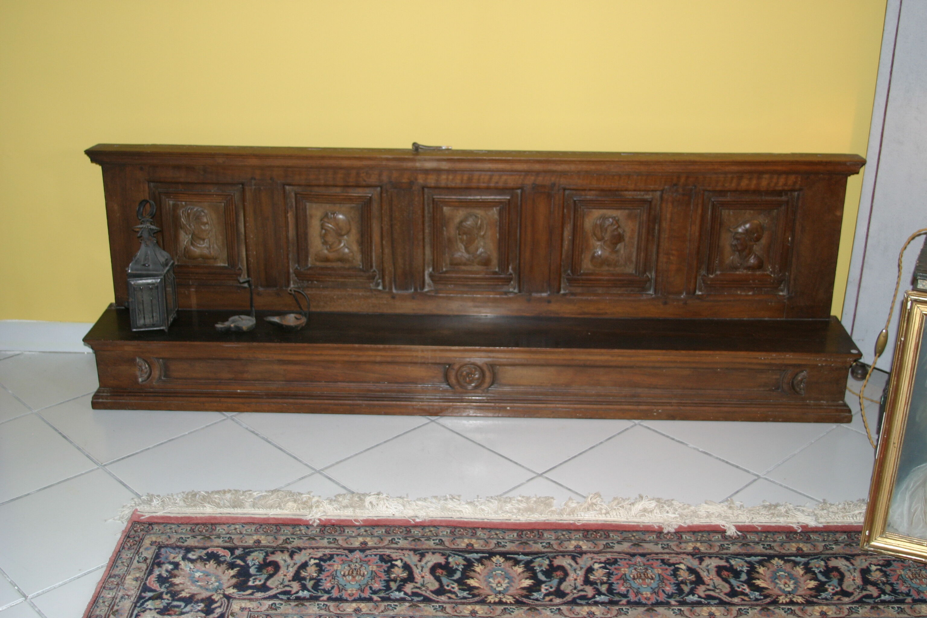 Provençal furniture top head of allegories