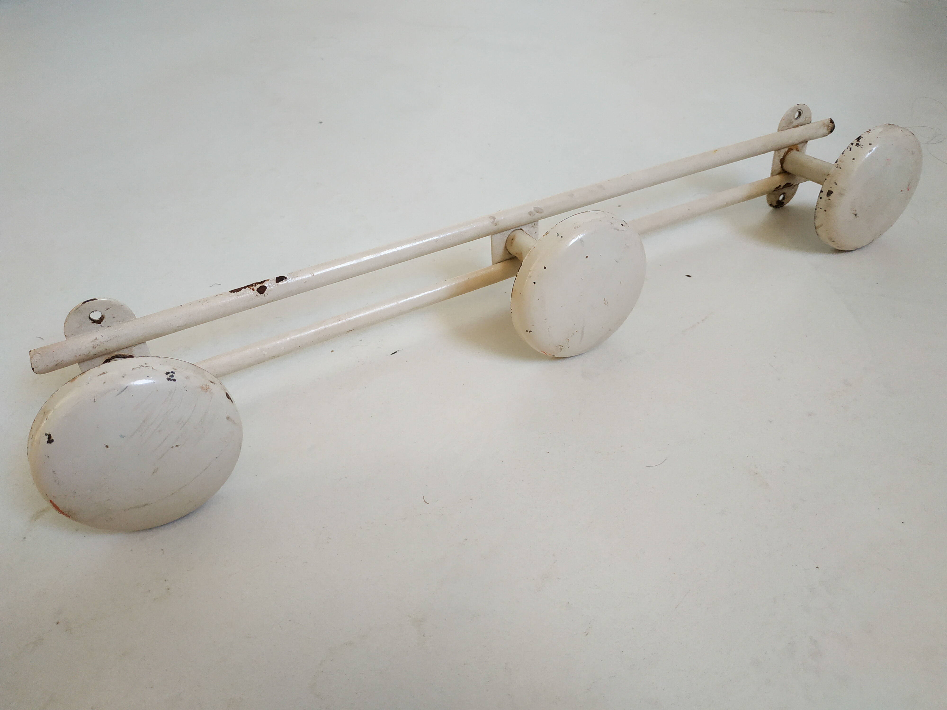 Triple white metal coat rack 60s