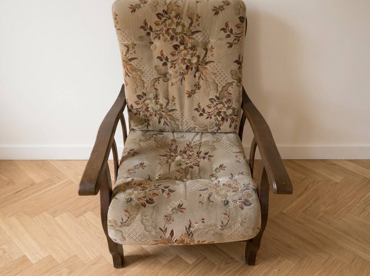 Pair of vintage 70s armchairs in floral fabric.