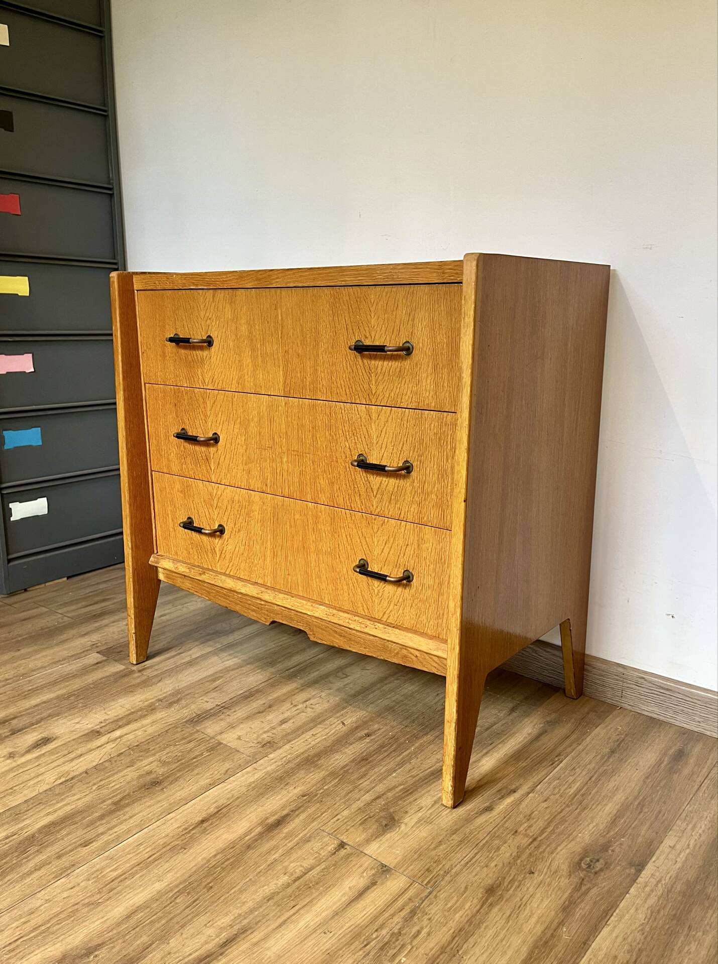 Chest of drawers with 3 drawers