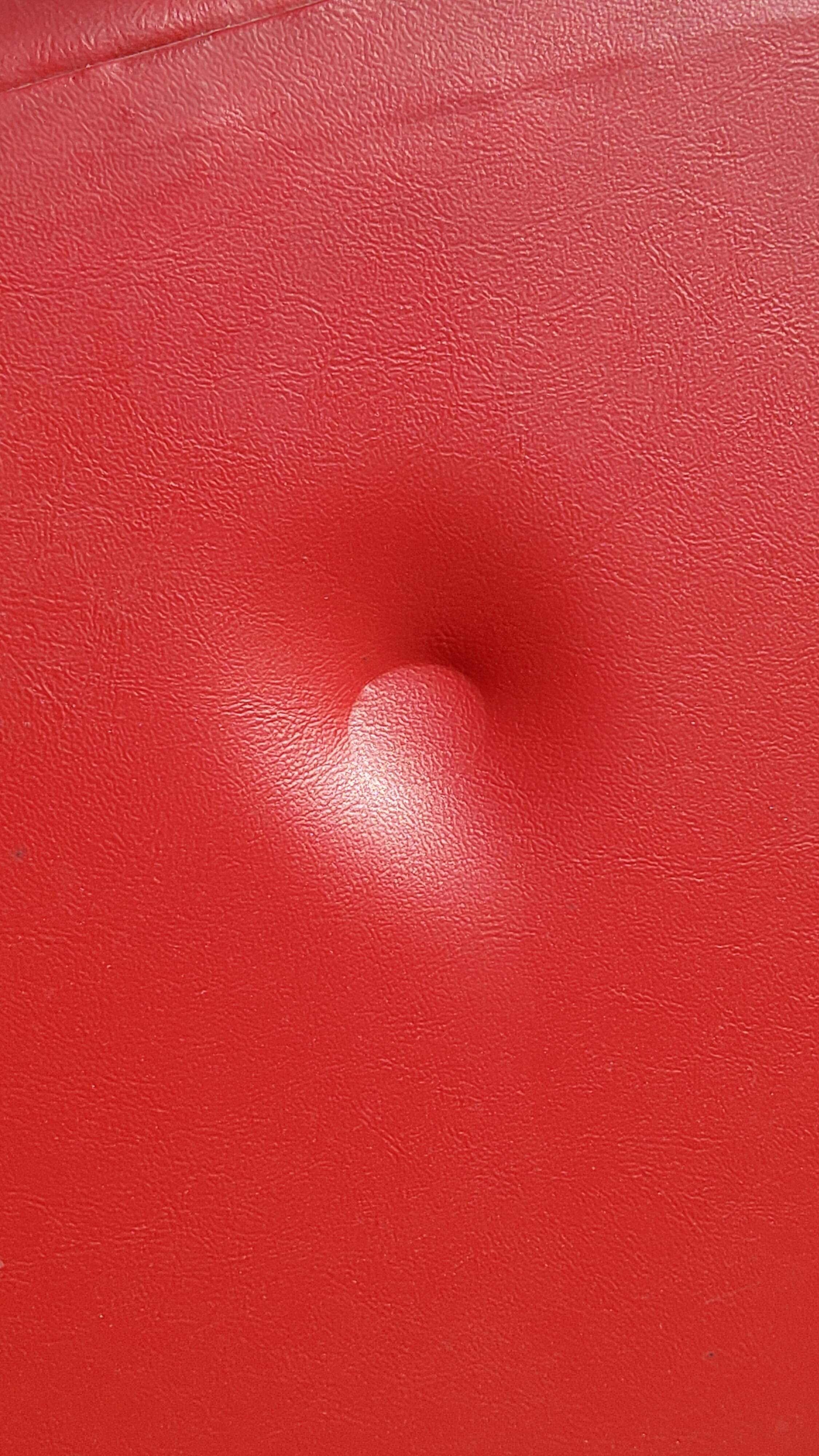 Fauteuil vintage des années 50 pieds compas moleskine rouge