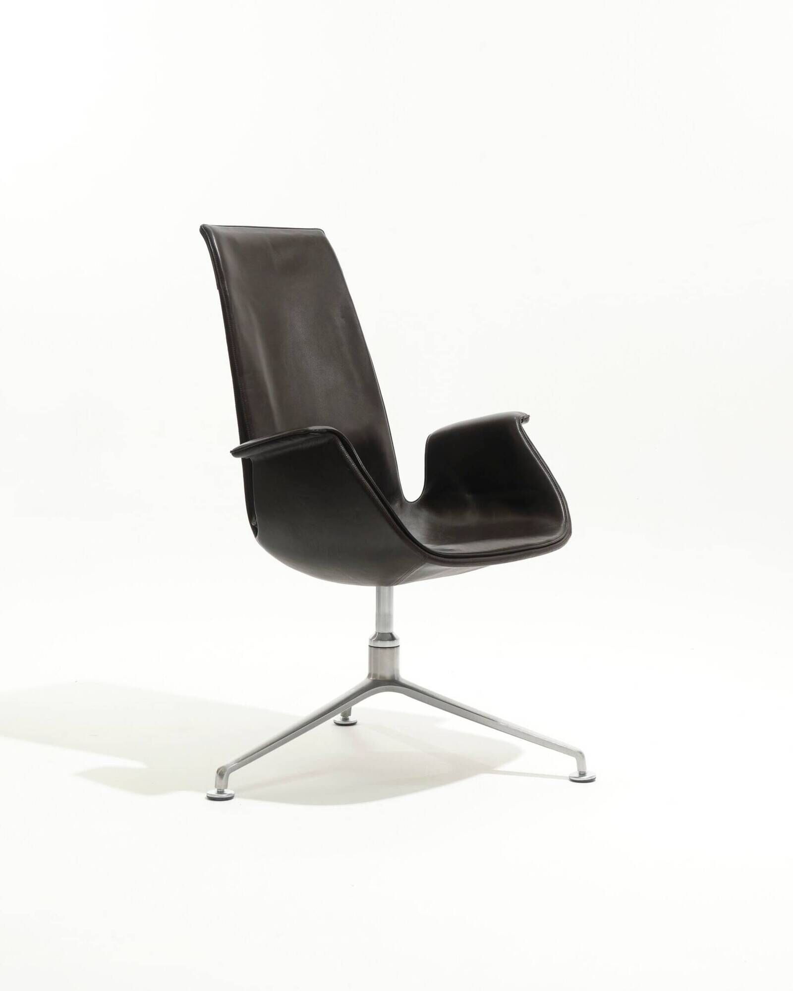 PAIR OF FK 6725 LEATHER ARMCHAIRS, KNOLL, FABRICIUS & KASTHOLMON, 1960s