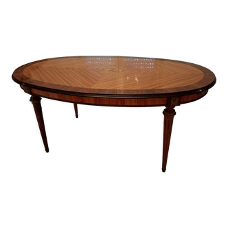 Oval table, varnish Louis XV style