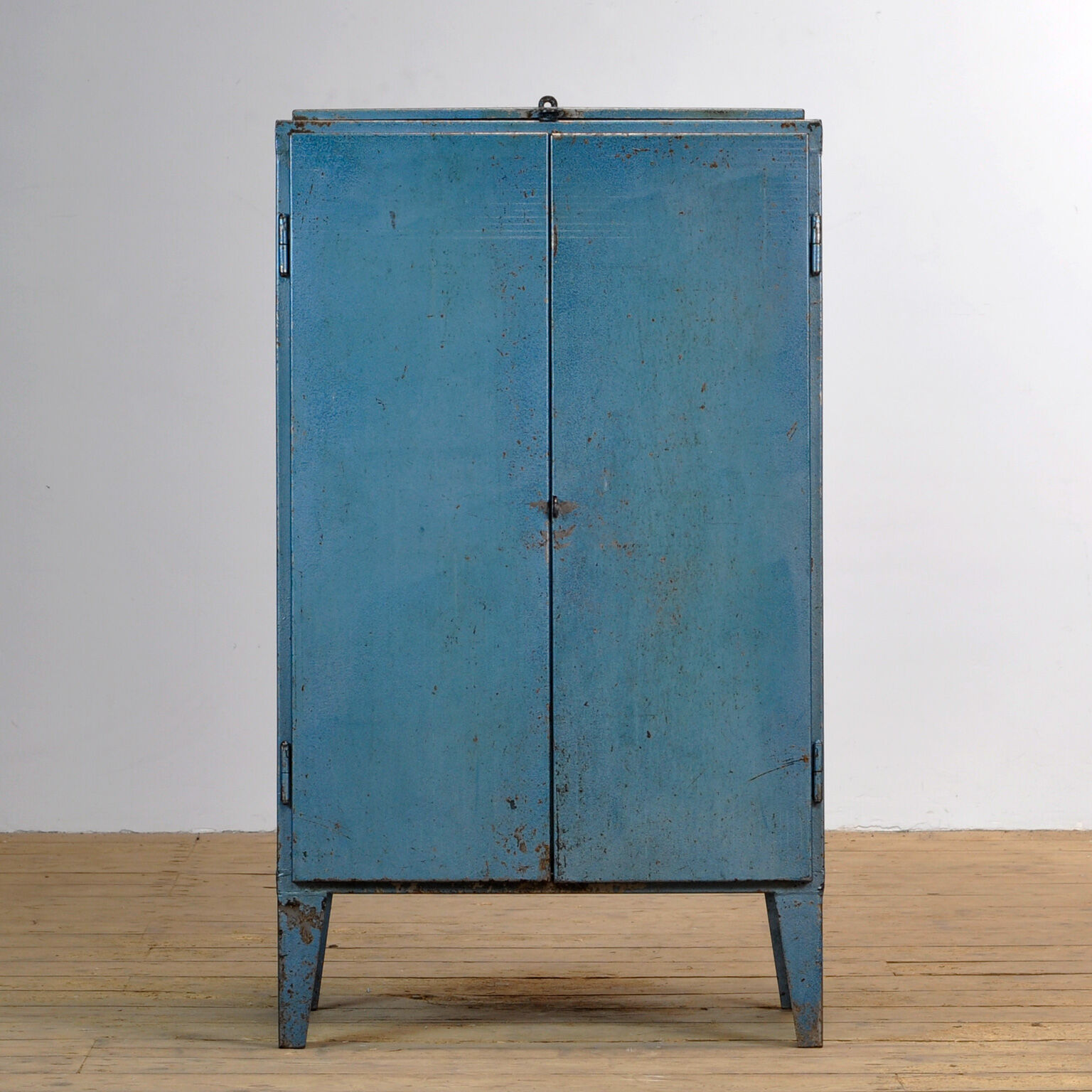 Armoire industrielle en fer années 1960