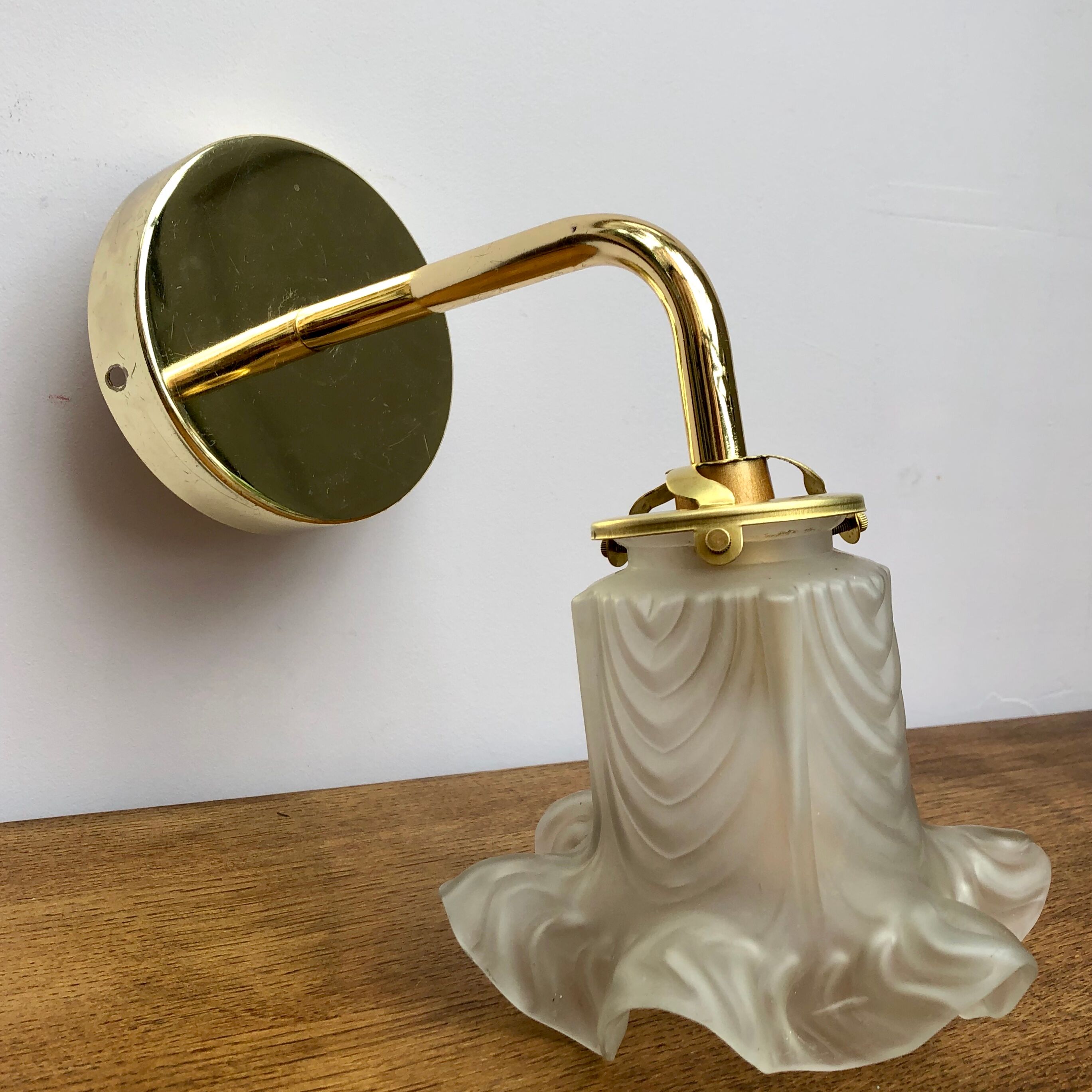 Gold bent applique vintage glass tulip