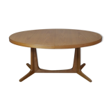 Oak oval table with extension cords