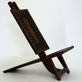 Chaise décorative antique avec sculpture en bois africain