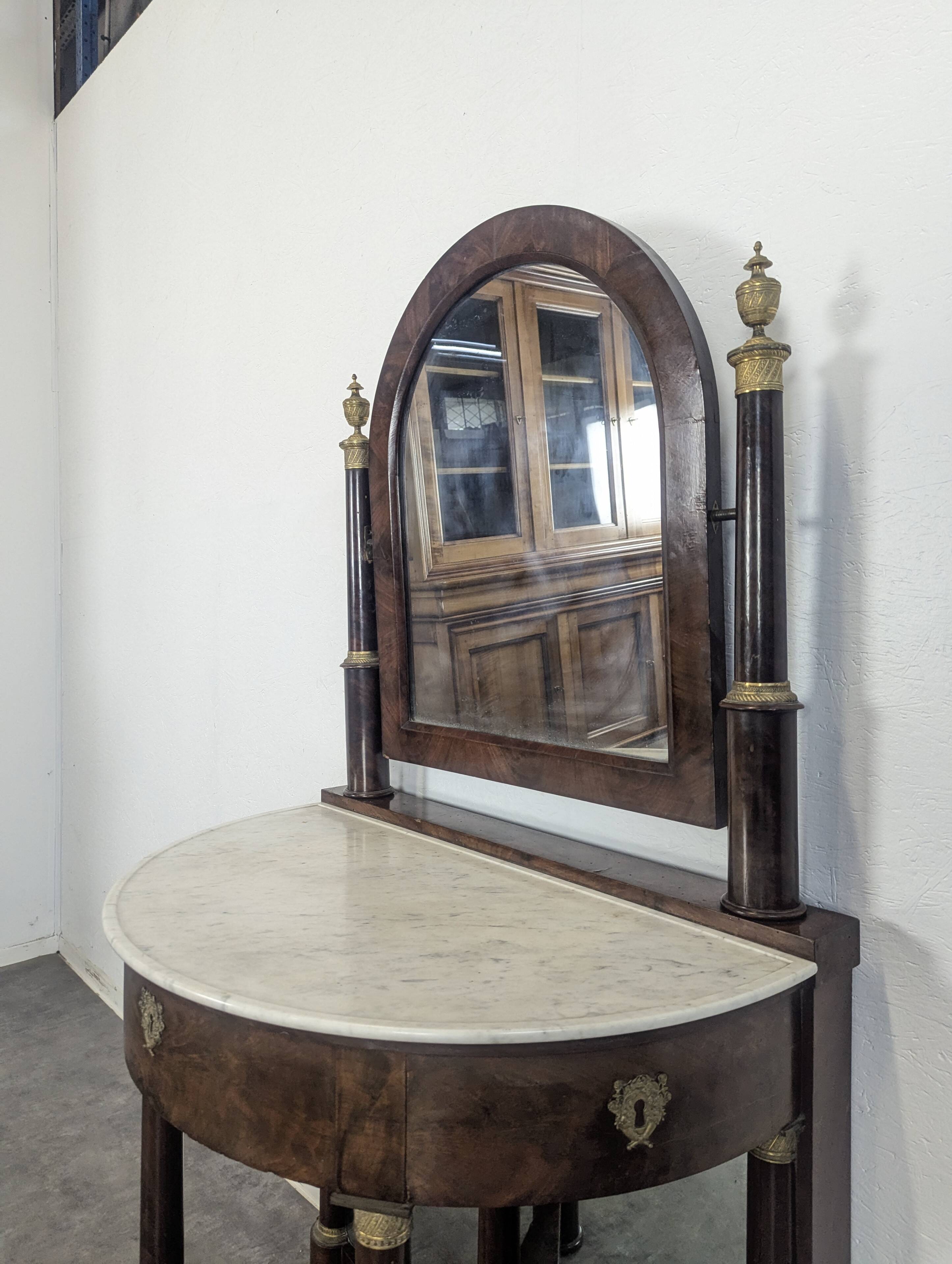 Rare coiffeuse demi à fond de glace époque Empire