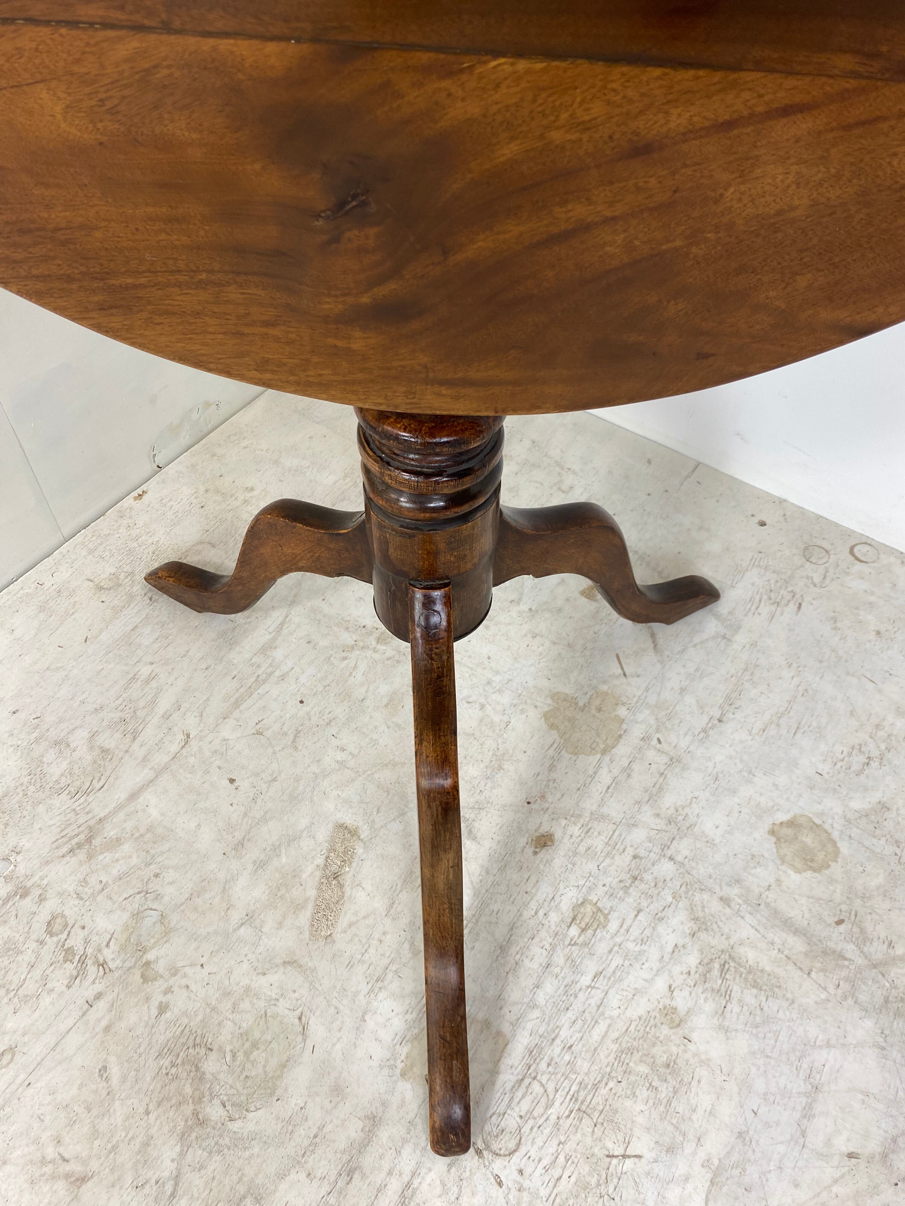 Table centrale circulaire inclinable antique George III