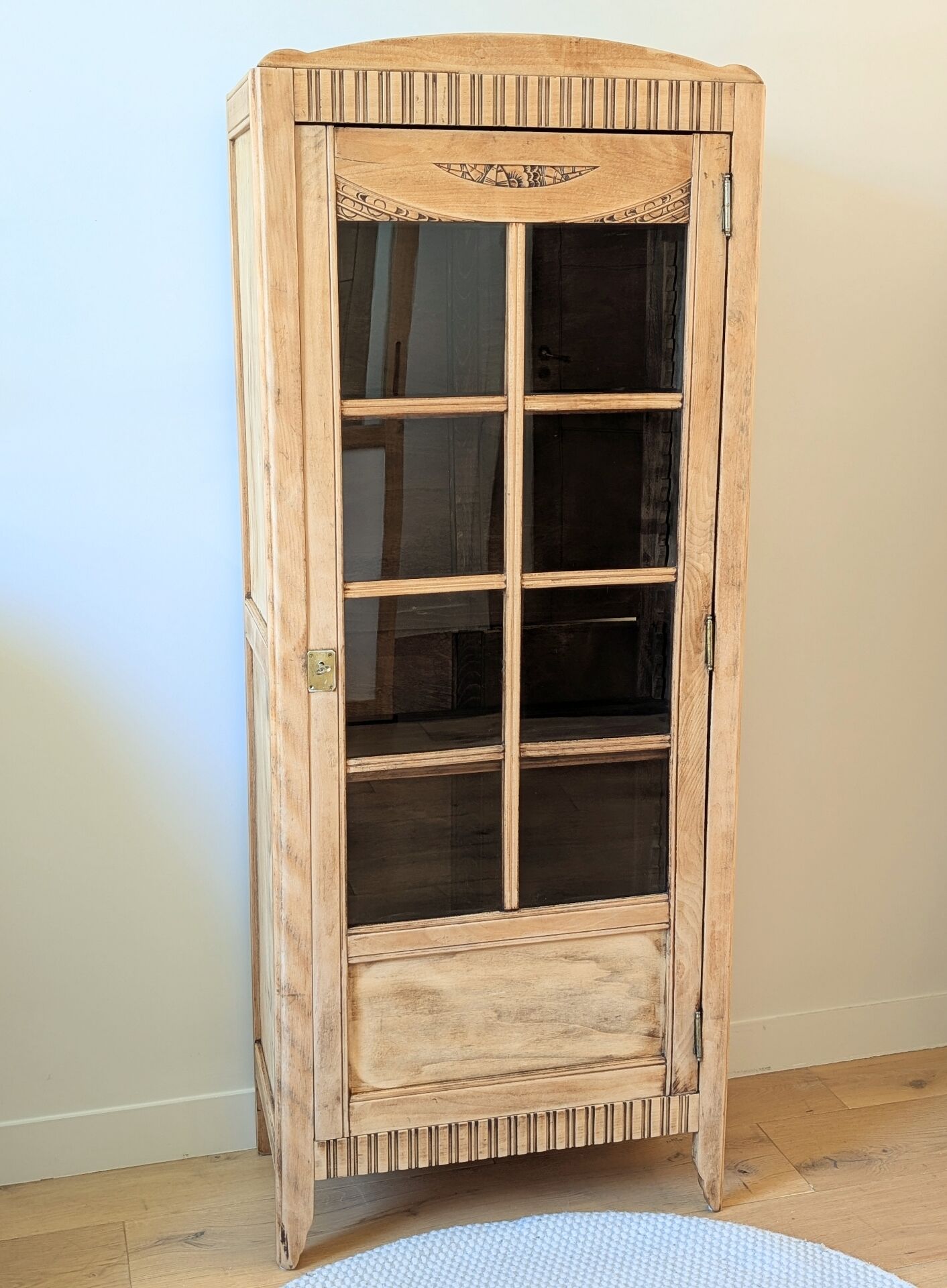 Armoire bonnetière Art Déco vitrée
