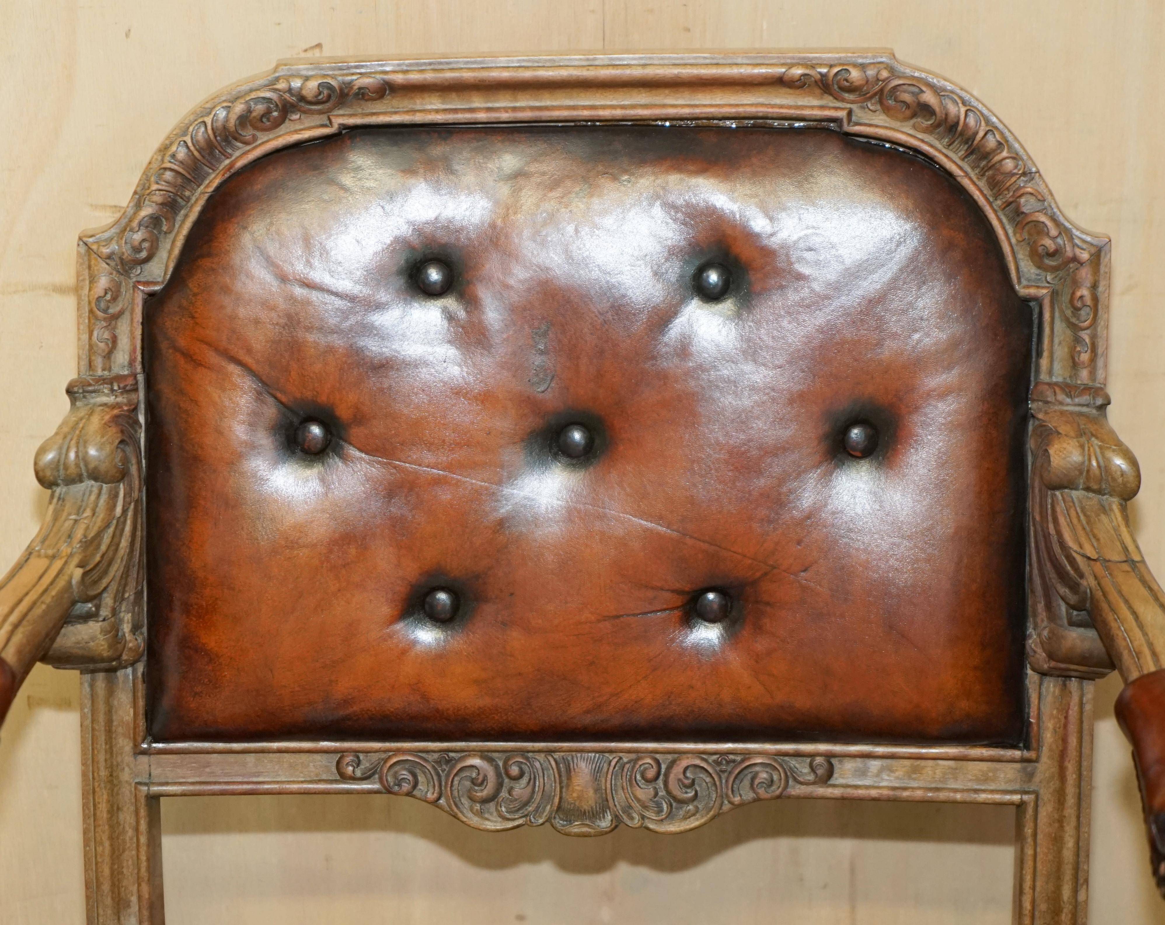 Fauteuil Chesterfield ancien restauré William IV en cuir
