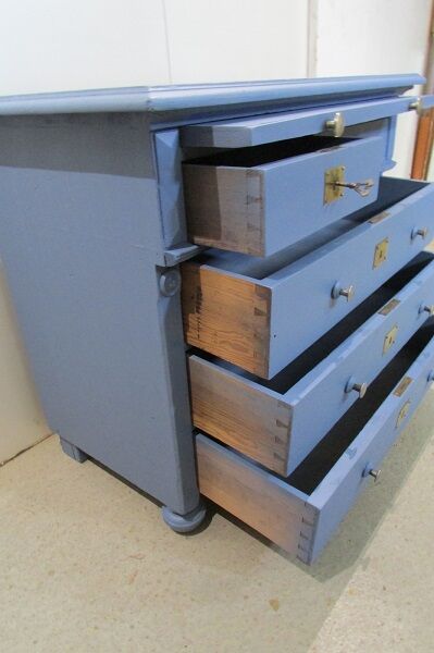 Former desk, dresser presentation