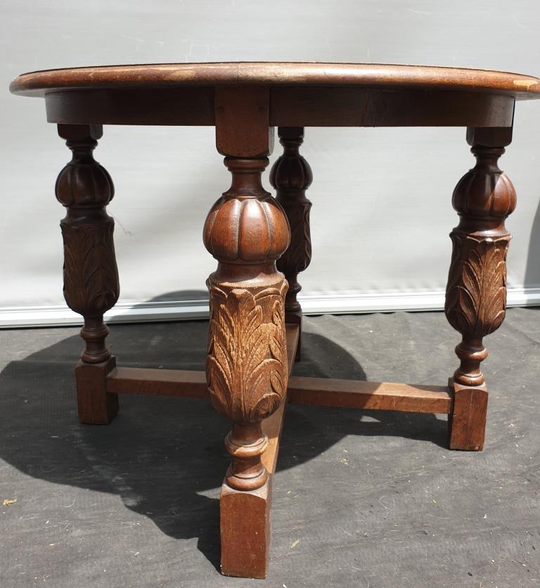 Table bureau d'armateur pieds balustre et rose des vents, style renaissance XIXe