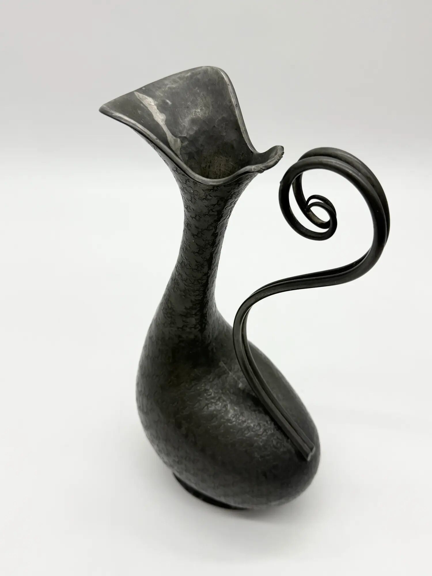 Hammered pewter jug – San Nazaro Peltro, Italy 1960s