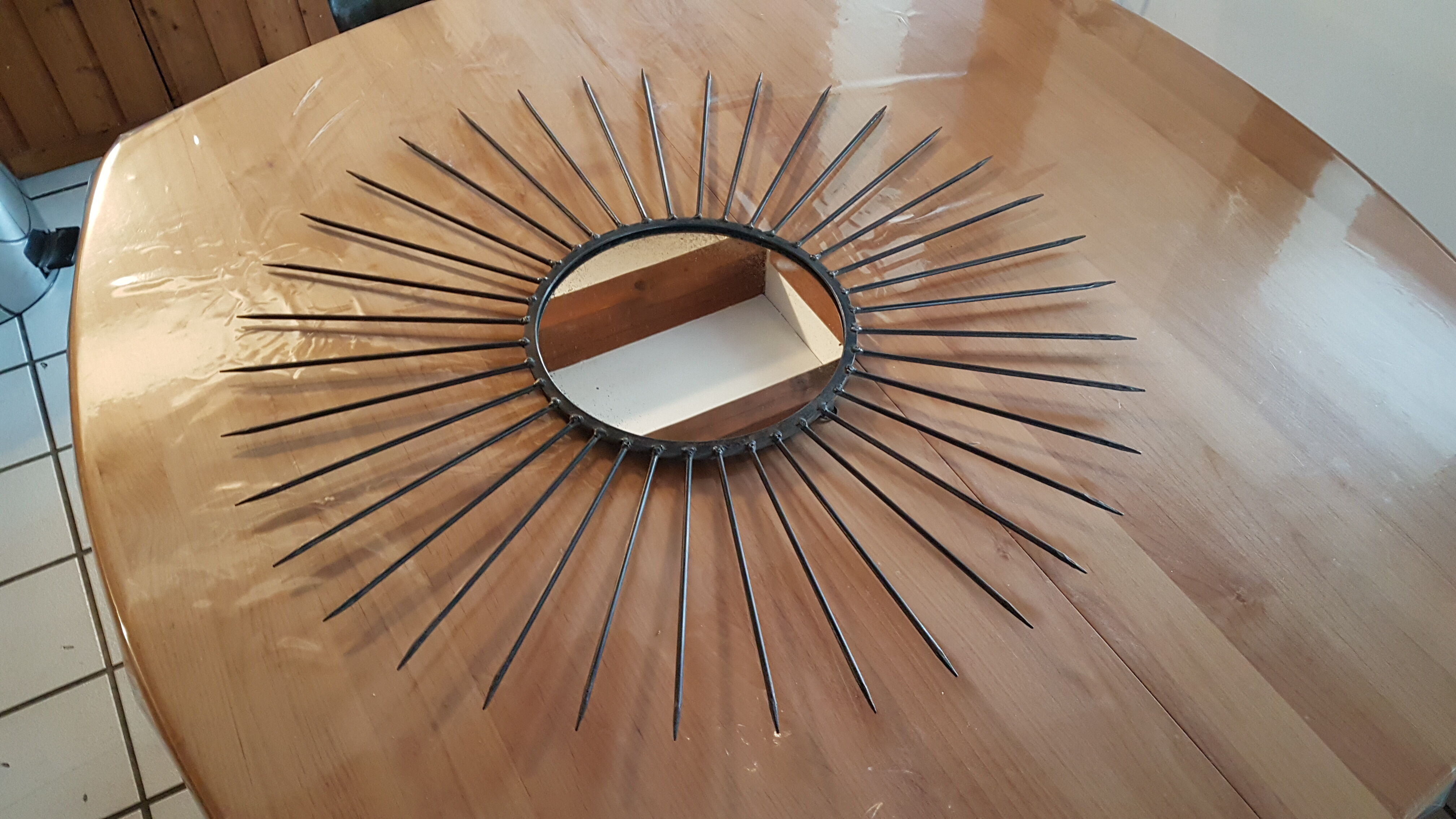 Former witch diameter 73cm wrought iron mirror