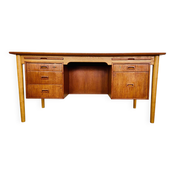 Vintage Danish desk in teak and oak by Børge Mogensen for Søborg Møbelfabrik, 1960s.