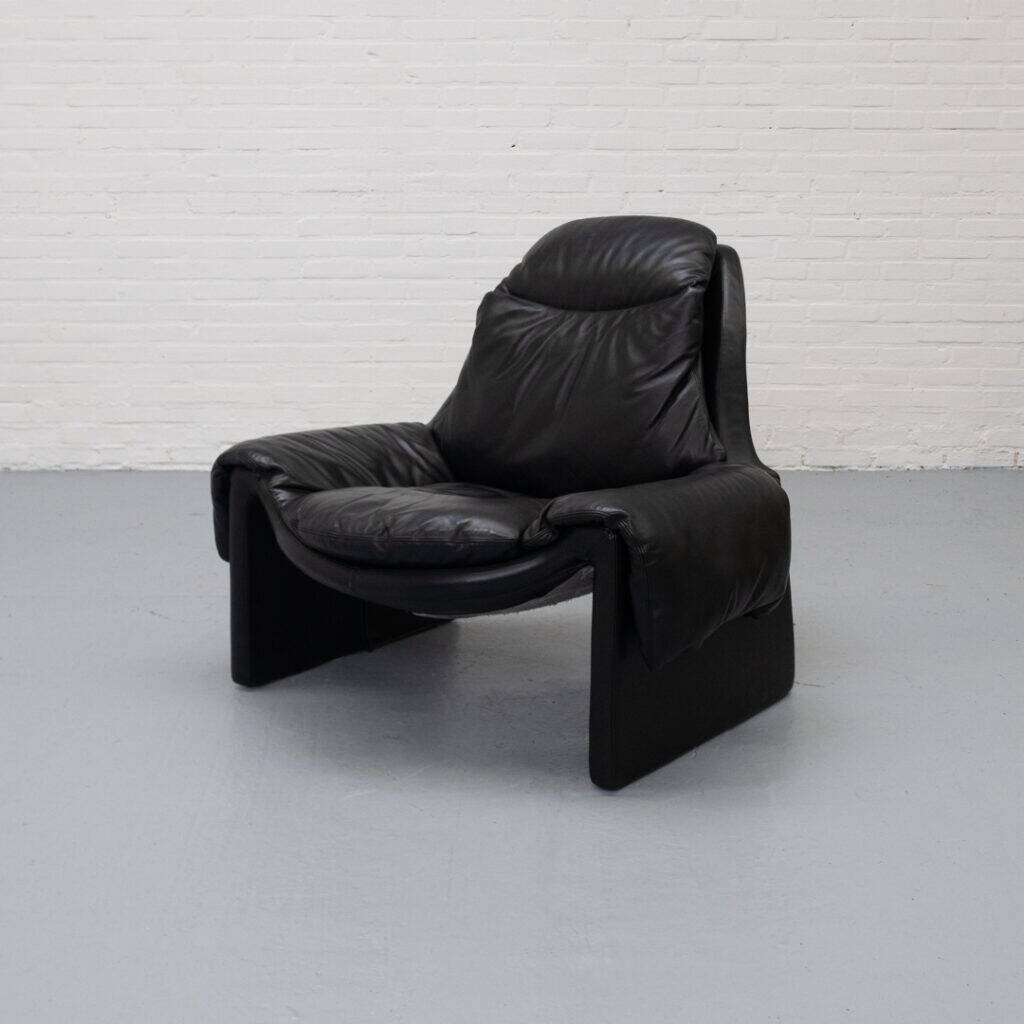 Saporiti Italia P60 armchair with ottoman
