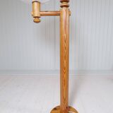 Modern sculptural Scandinavian floor lamp in pine by Uno Kristiansson, Sweden 1970s