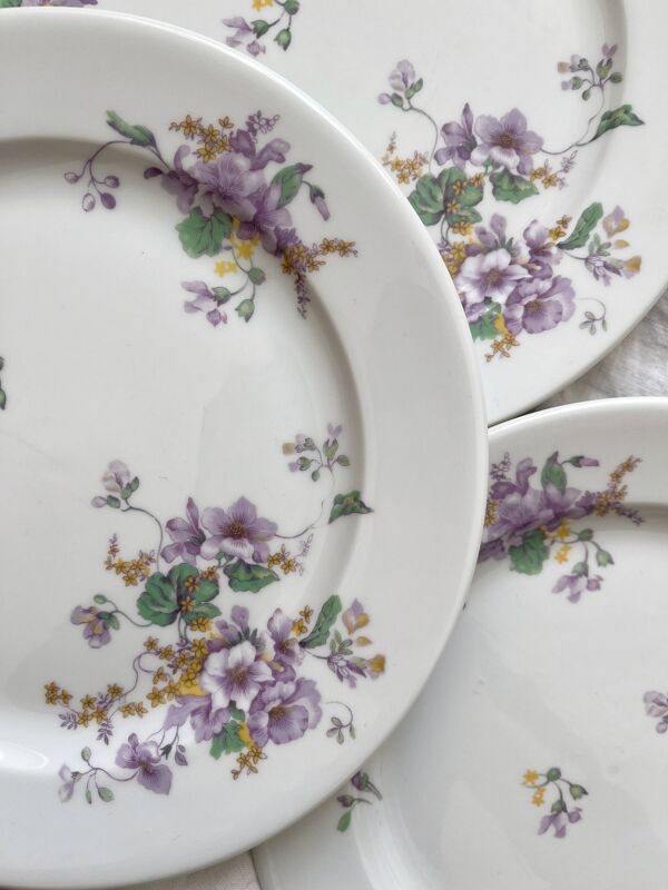 4 assiettes à dessert en porcelaine décor de fleurs Bernardaud Limoges