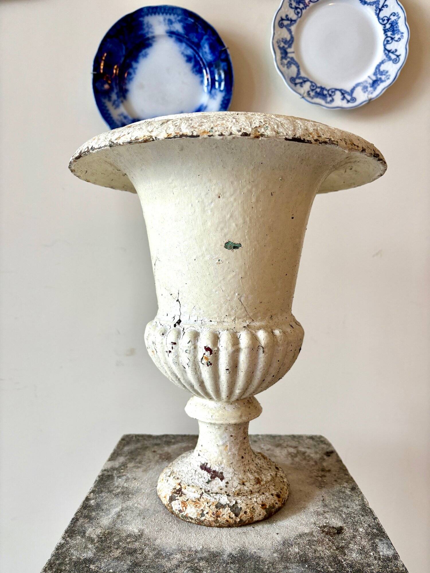 Medici pot in white cast iron - shower base