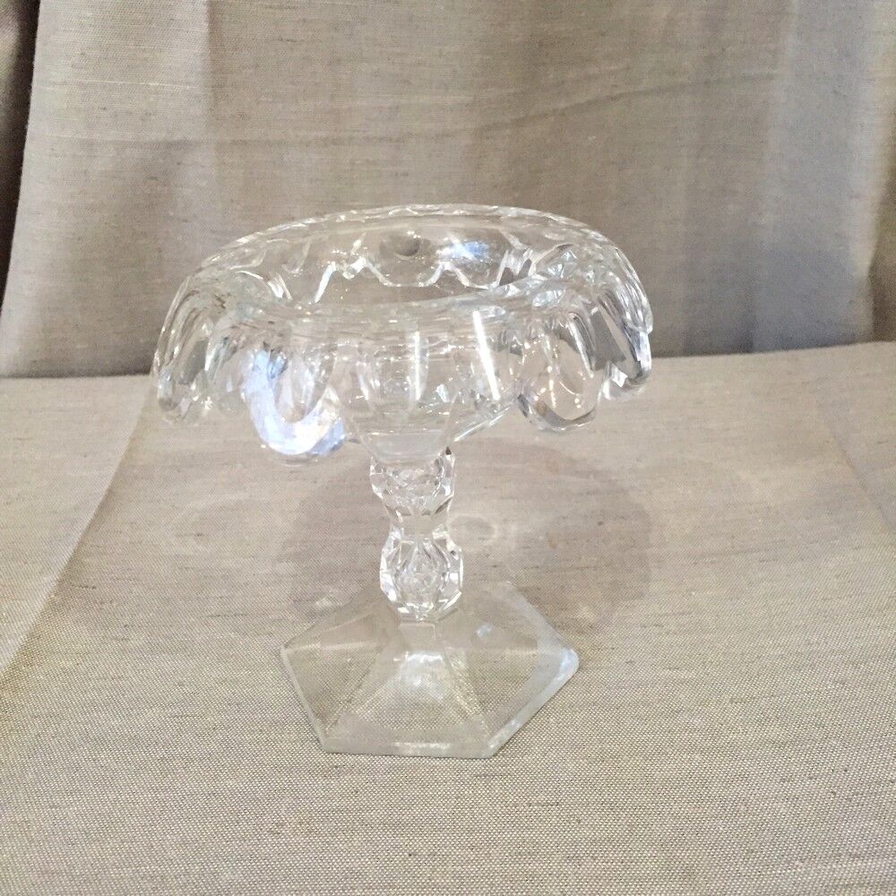 FIG TREE OR SMALL EMPTY PALM-SHAPED GLASS POCKET