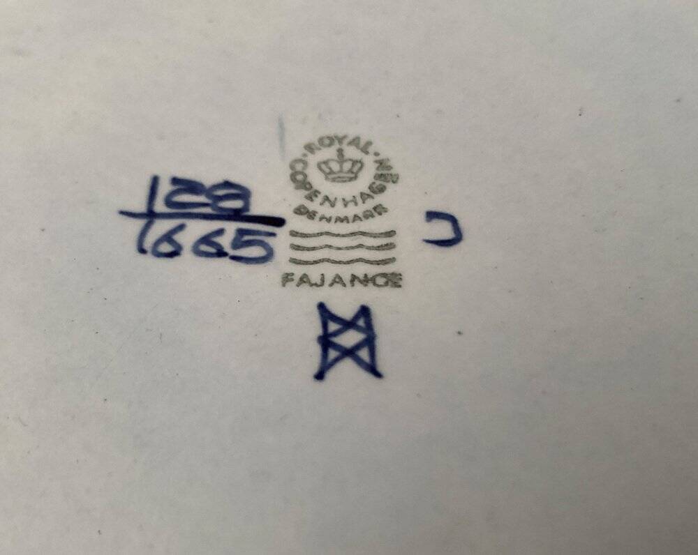 Mid-Century Danish wall plate with Crazy Bird design by Beth Breyen for Royal Copenhagen.