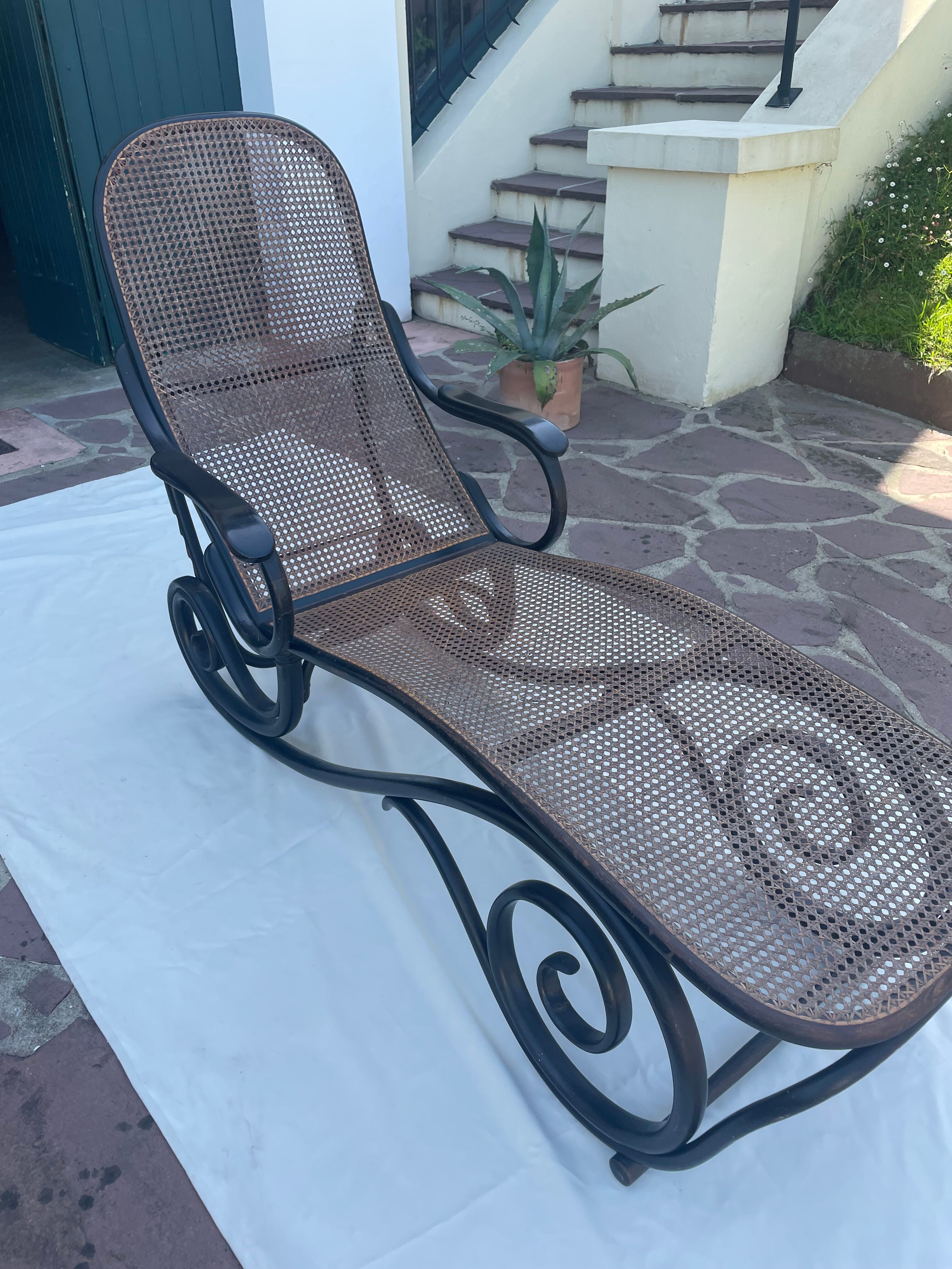 Chaise longue Thonet bois cintré